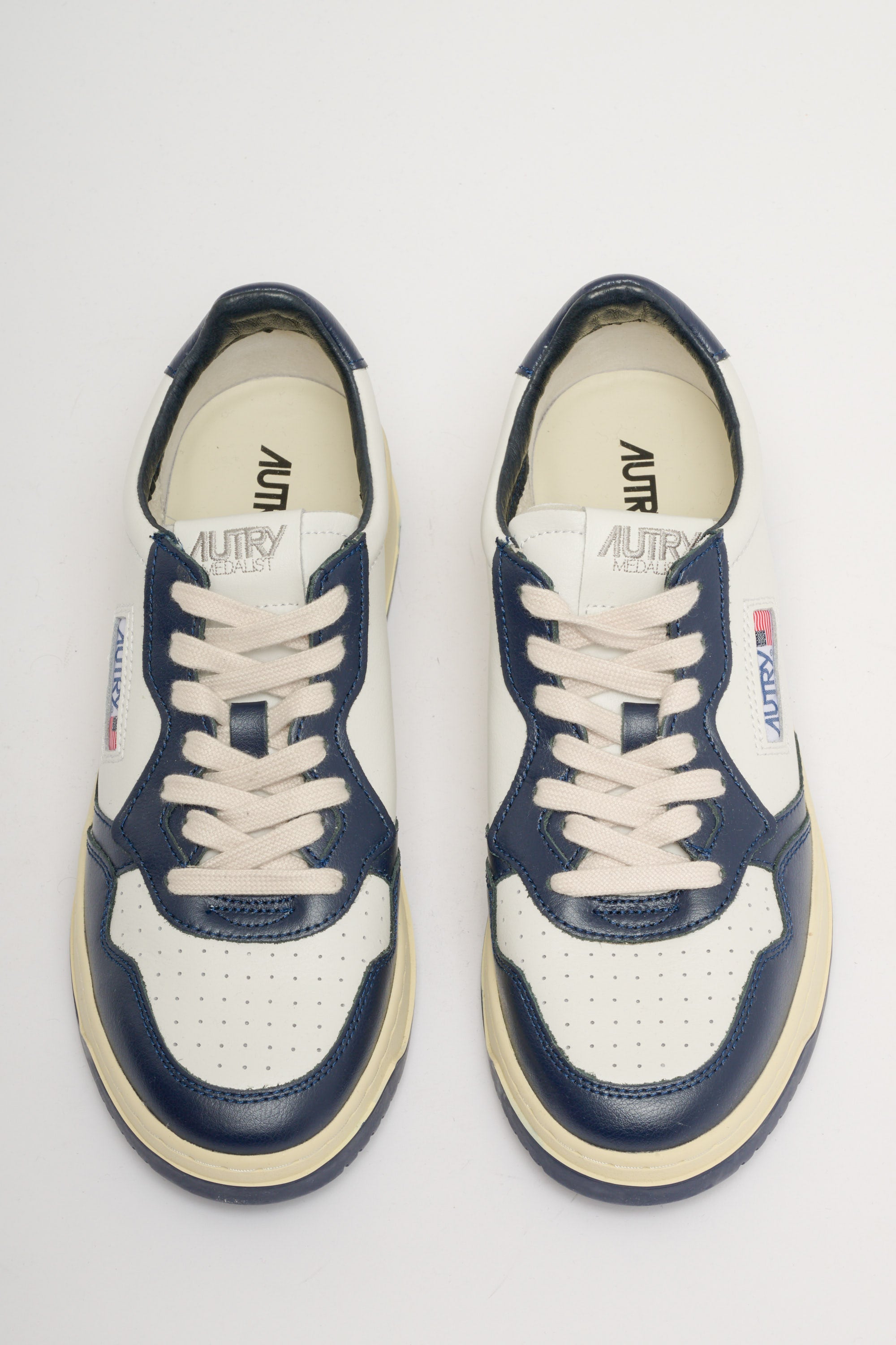 スニーカー AUTRY Men Sneakers White Autry レザースニーカー | ホワイト | FARFETCH JP