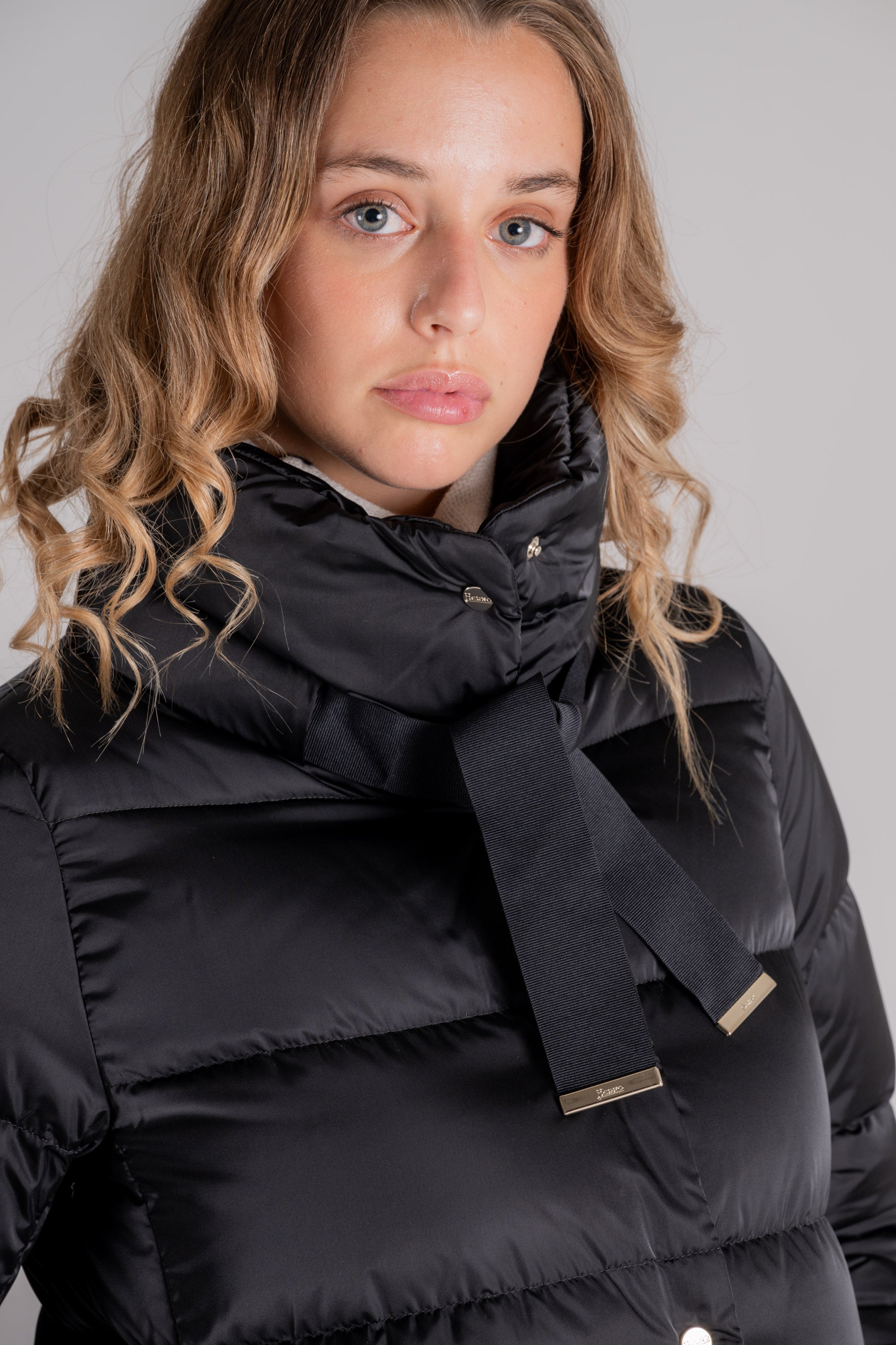 Herno Down Jacket Cape In Black Polyester Nero 9300 Donna Modamica