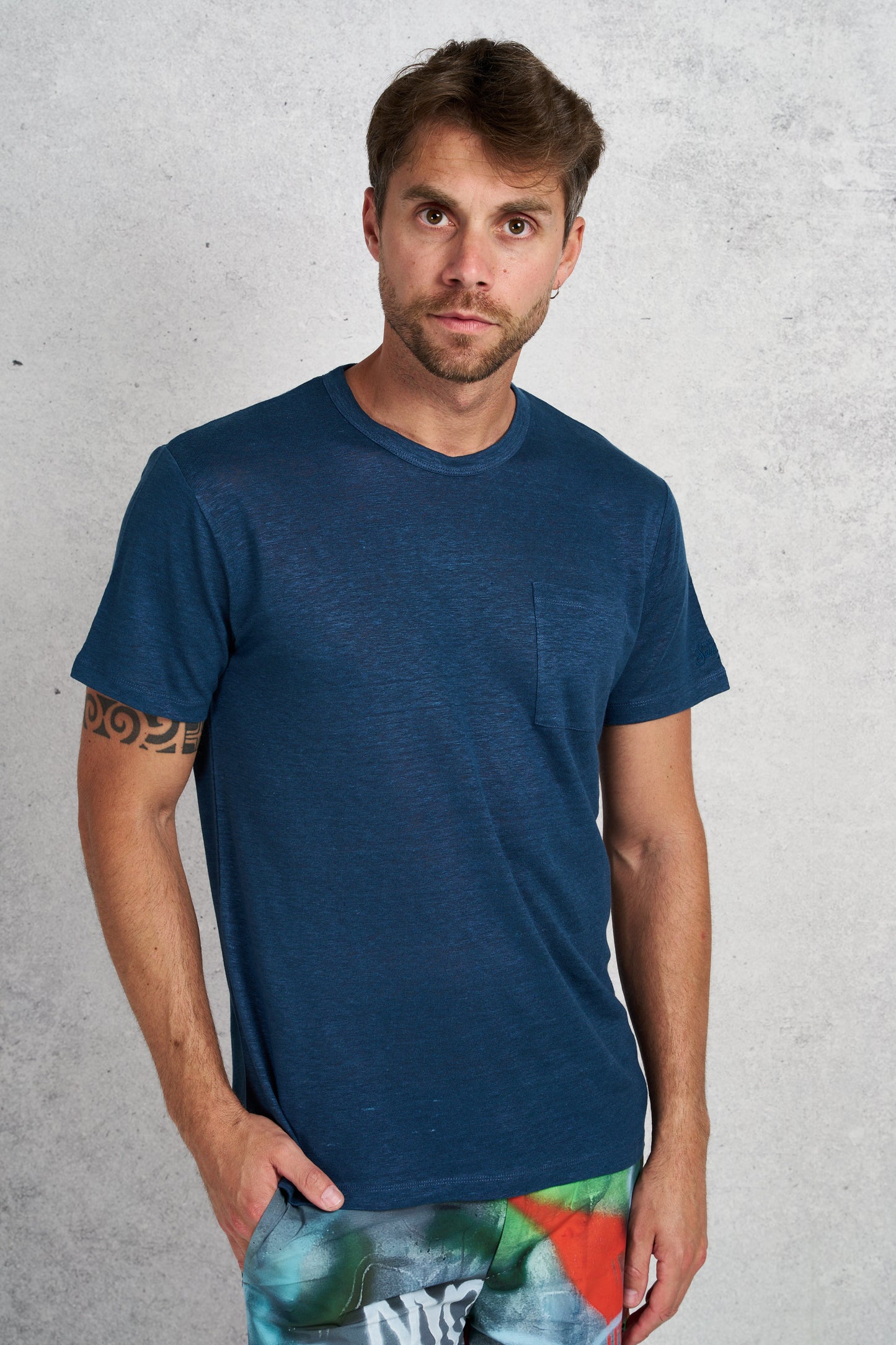  Mc2 Saint Barth Linen T-shirt With Front Pocket Blu Blu Uomo - 1