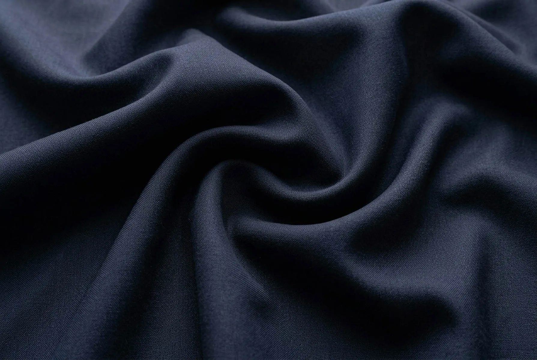 Abiti da sposo Bergamo Modamica: eleganza e collezioni esclusive per cerimonie con consulenza sartoriale dedicata