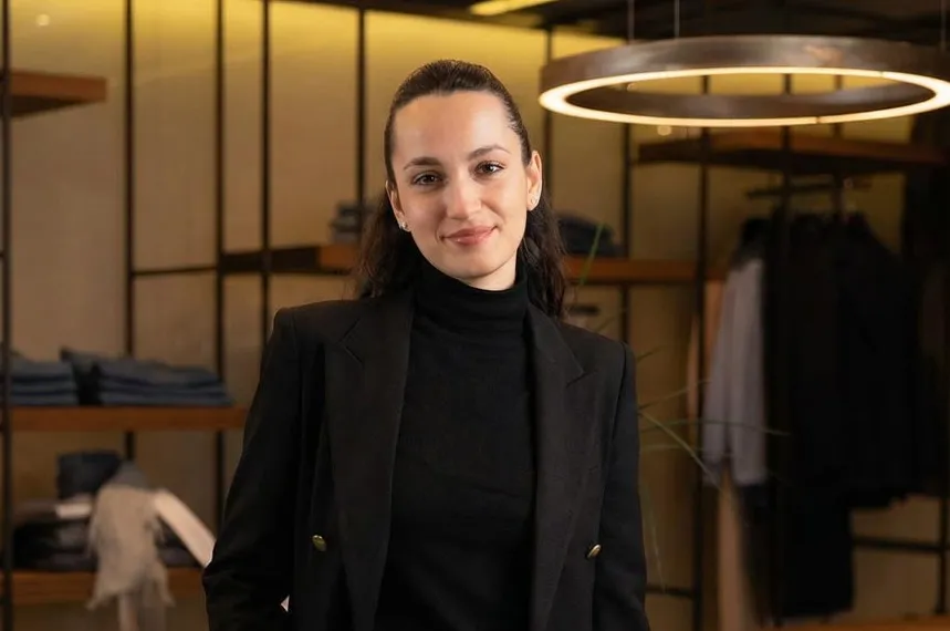 Team Modamica con consulenti di moda e professionisti dedicati a offrire supporto e guidare nella scelta dello stile