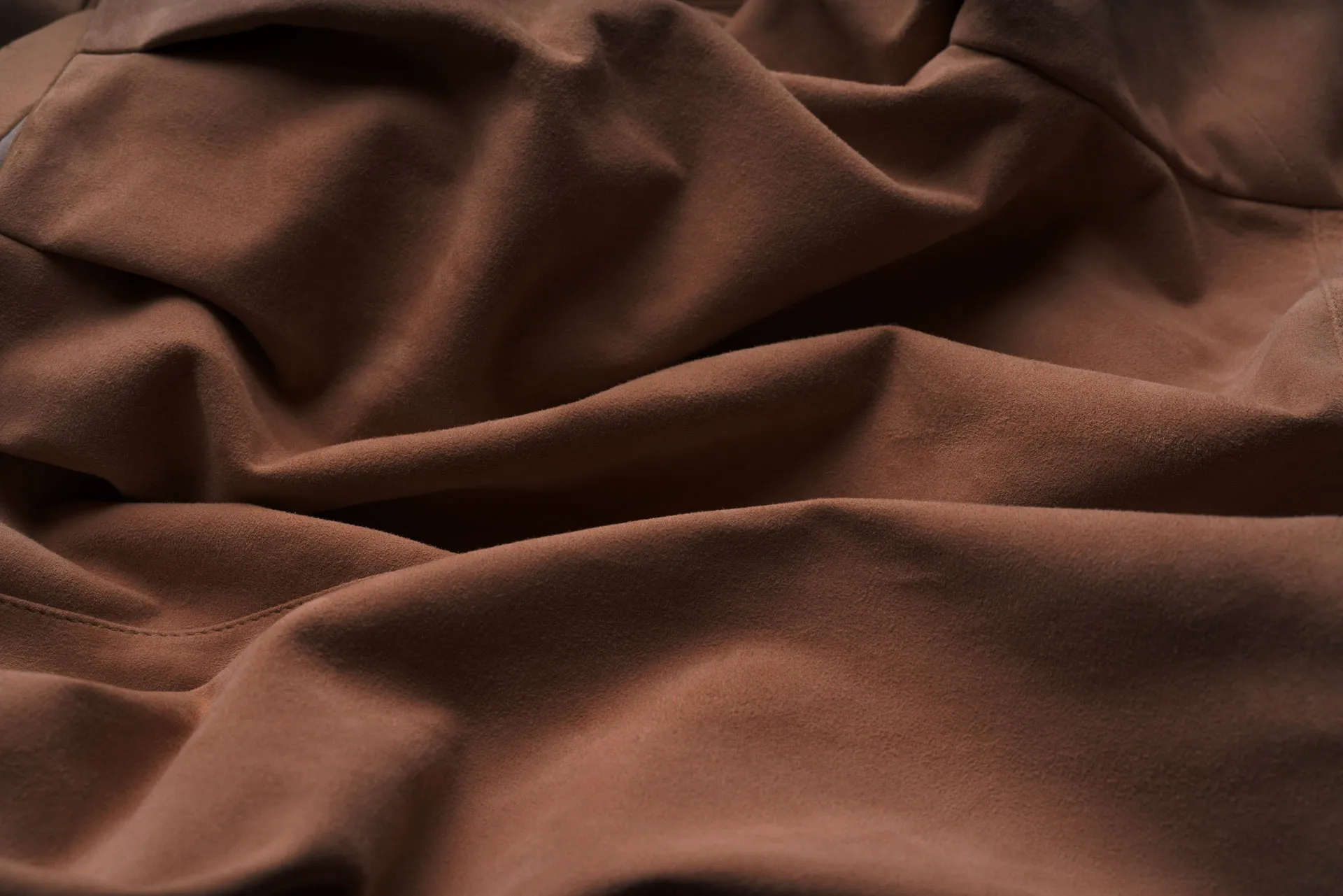 Homepage modamica con outfit donna e uomo, selezione brand esclusivi per uno stile curato e contemporaneo