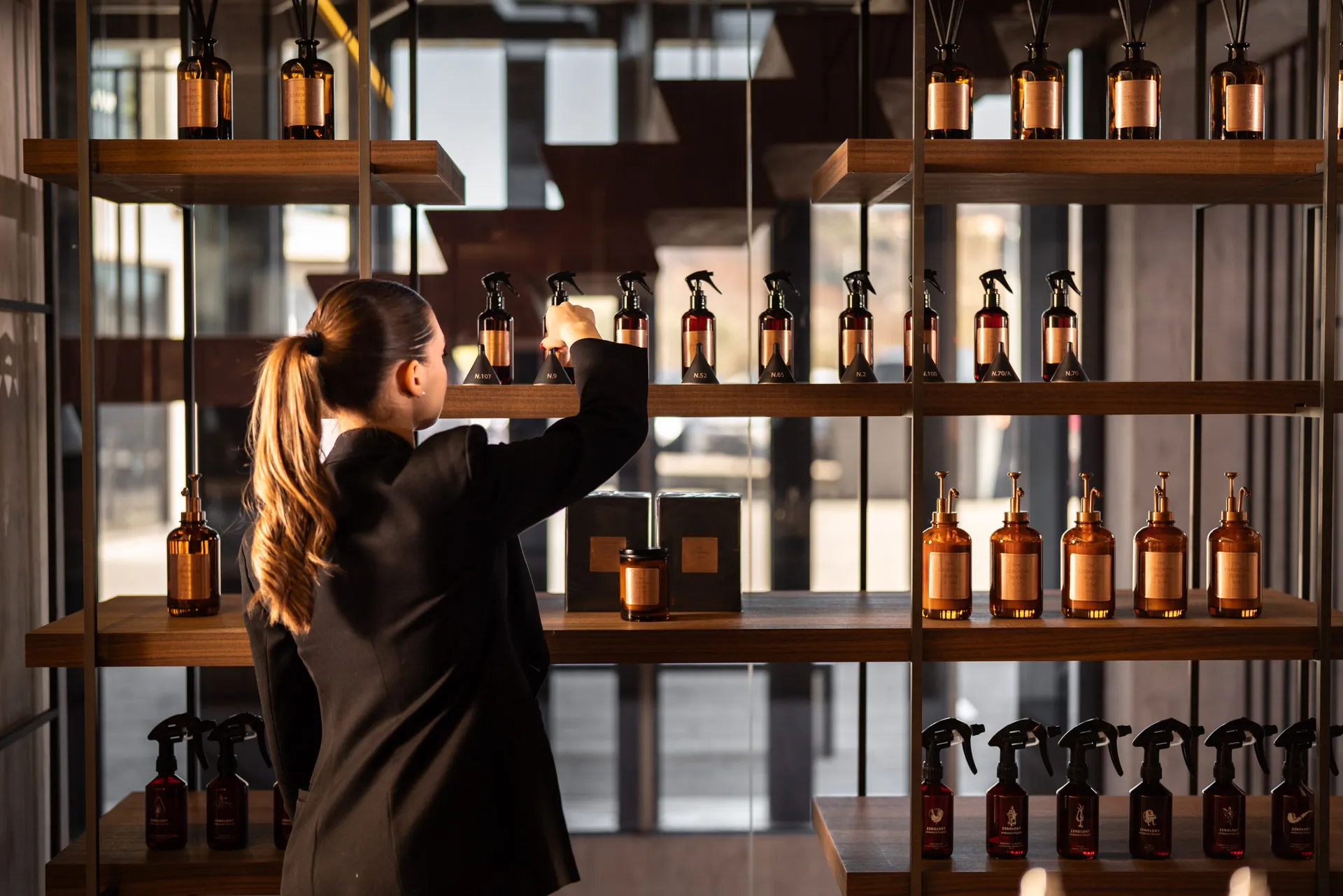 Profumi corpo e ambiente Modamica: eau de parfum, creme, candele e diffusori per la casa, fragranze per benessere e atmosfera elegante