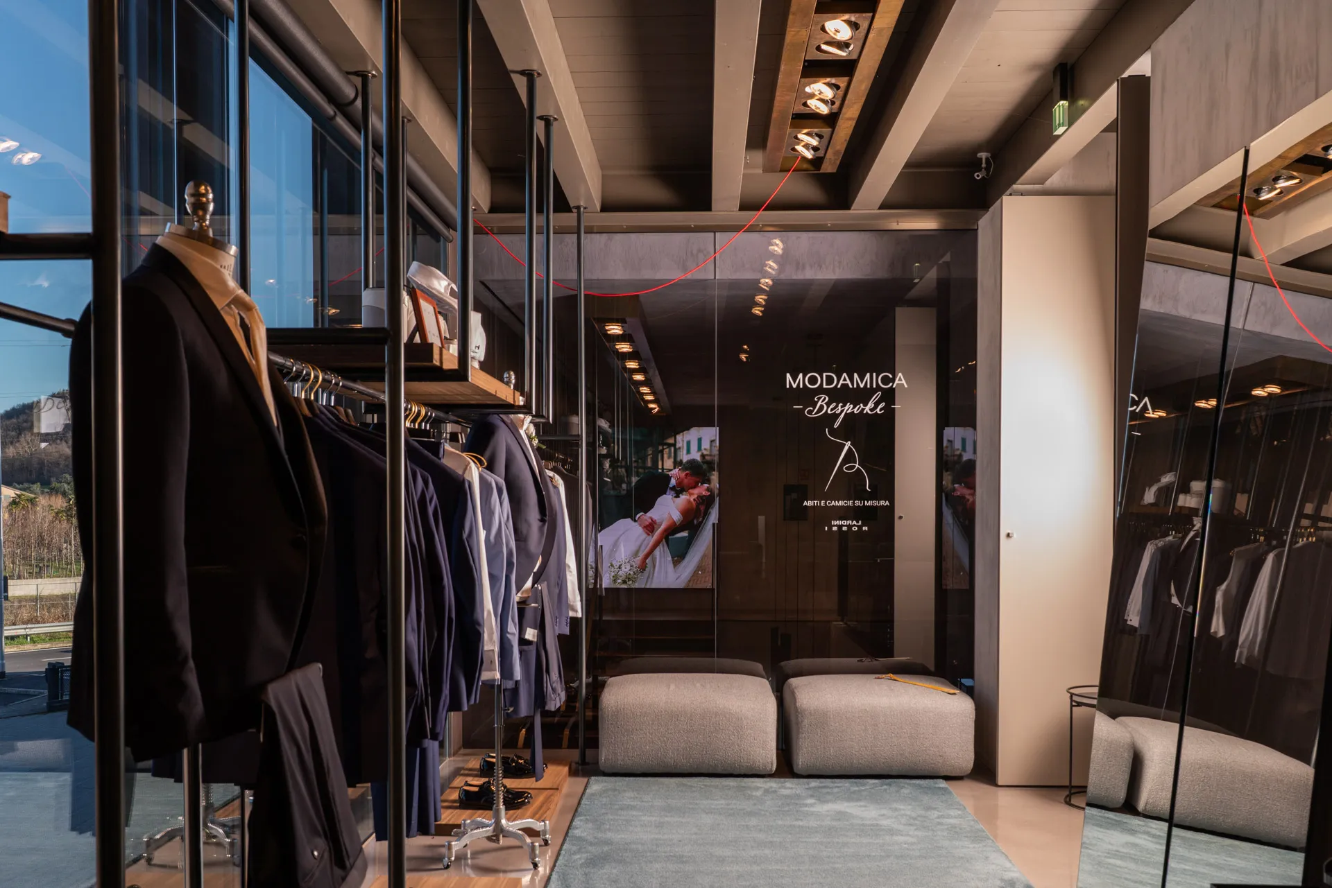 Abiti da sposo Bergamo Modamica: eleganza e collezioni esclusive per cerimonie con consulenza sartoriale dedicata - 01