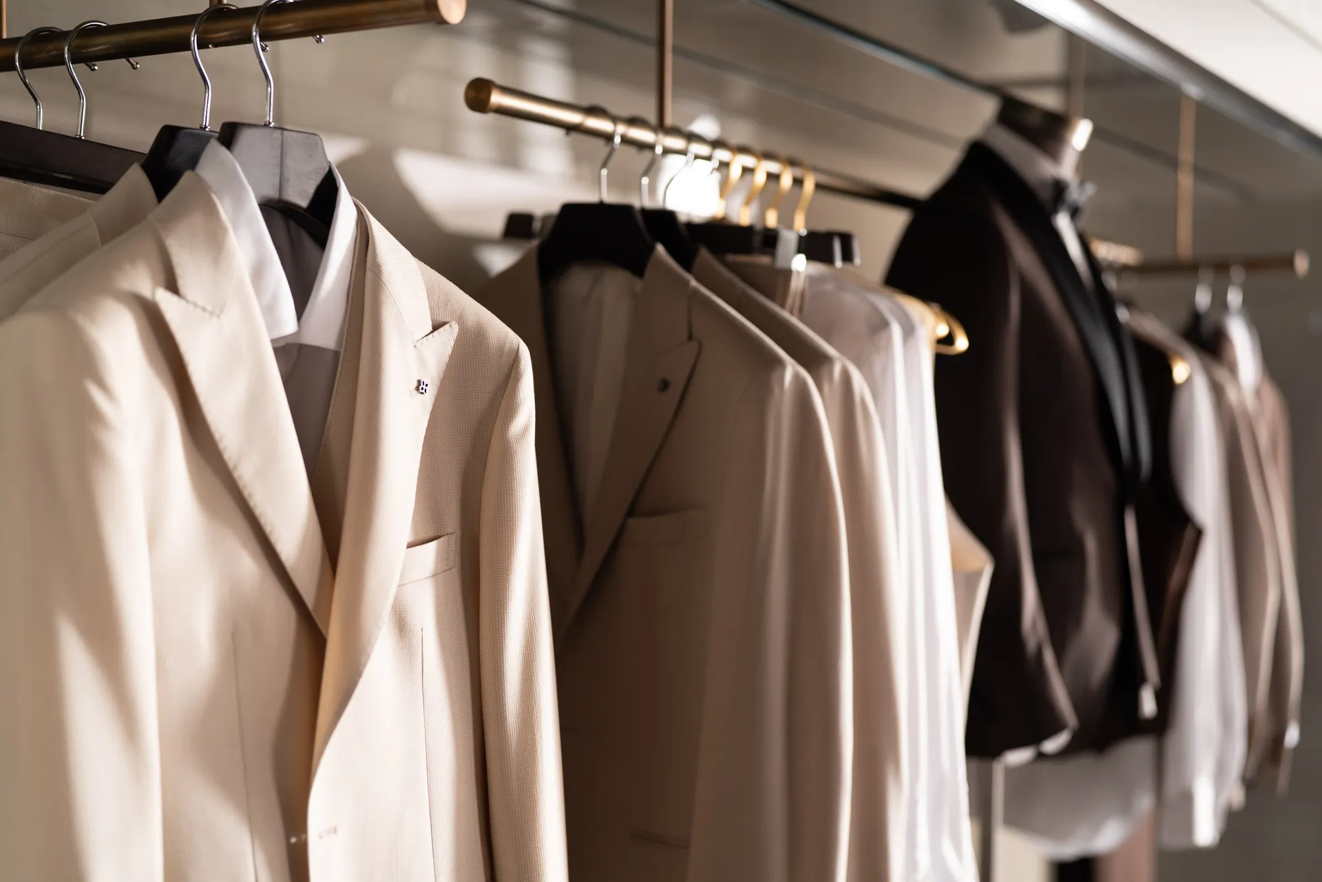 Abiti da sposo Bergamo Modamica: eleganza e collezioni esclusive per cerimonie con consulenza sartoriale dedicata - 04