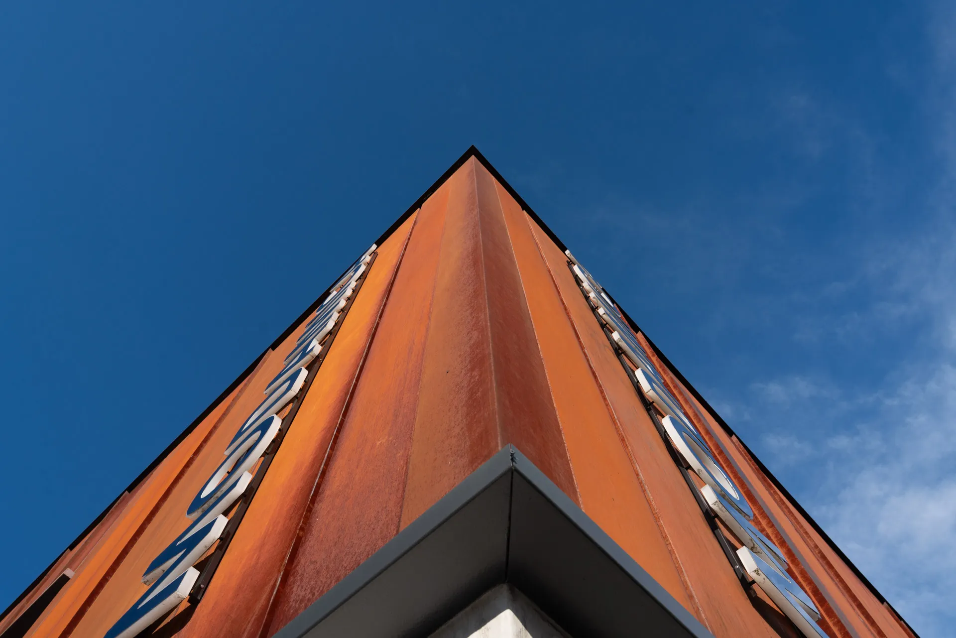 Filosofia Modamica con valori fondanti, cura dei dettagli e passione per la moda come espressione di eleganza e qualità - 08