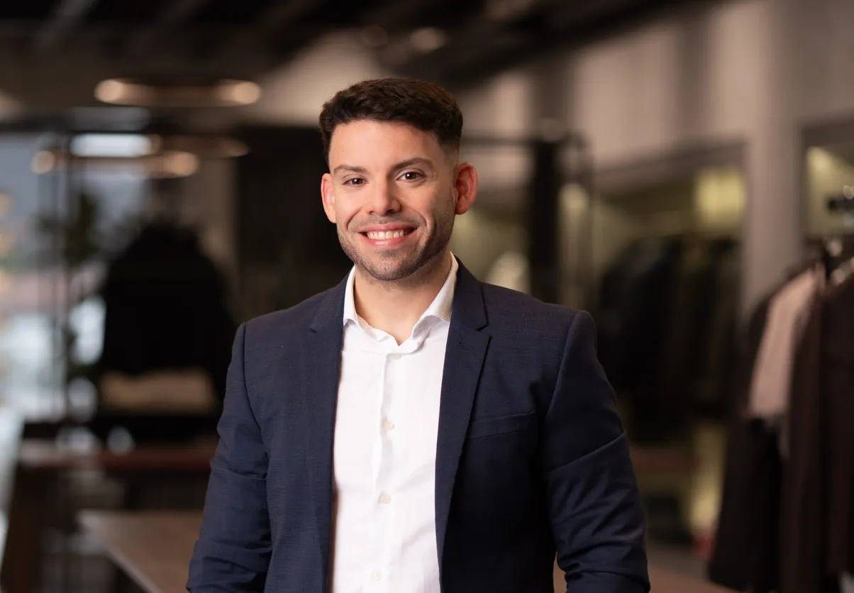 Team Modamica con consulenti di moda e professionisti dedicati a offrire supporto e guidare nella scelta dello stile