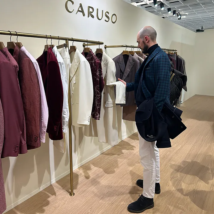 Selezione brand Modamica con marchi e designer scelti: collezioni donna e uomo coordinate per outfit completi dallo stile contemporaneo